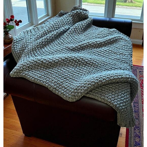 Britannica Home Fashions Blue Gray Throw Blanket Knit 54" x 52" NEW - Picture 1 of 4